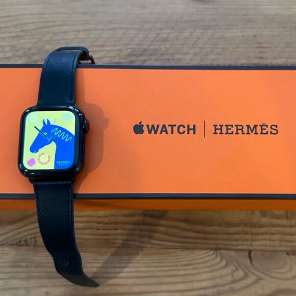 Hermes Noir Limited Edition Series 5 Apple Watch 40MM 650.00 $ - Picture 1 of 6